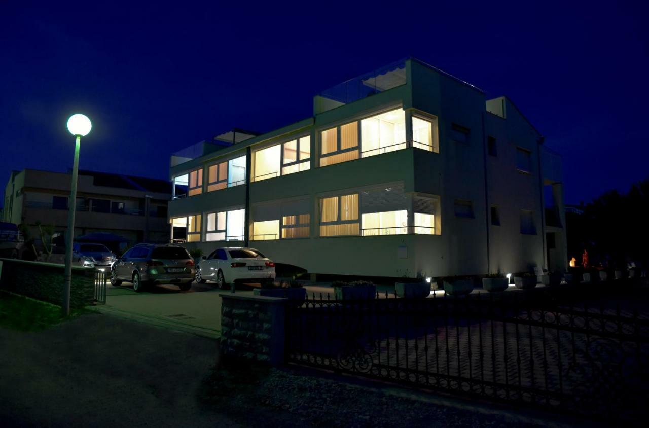 Apartments Laura 1 Privlaka  Exterior foto